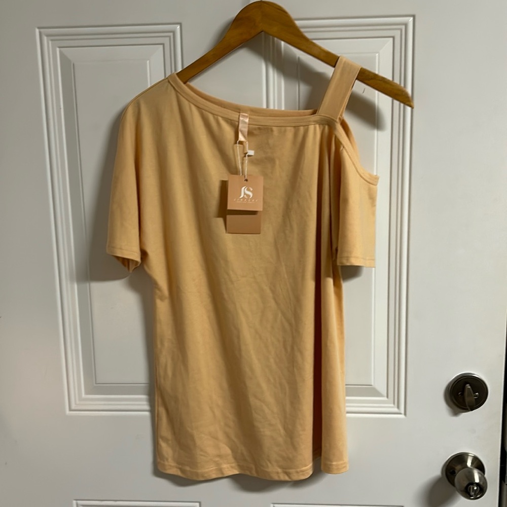 🌺 Women’s Jinkesi Top Size S with tags 🏷️